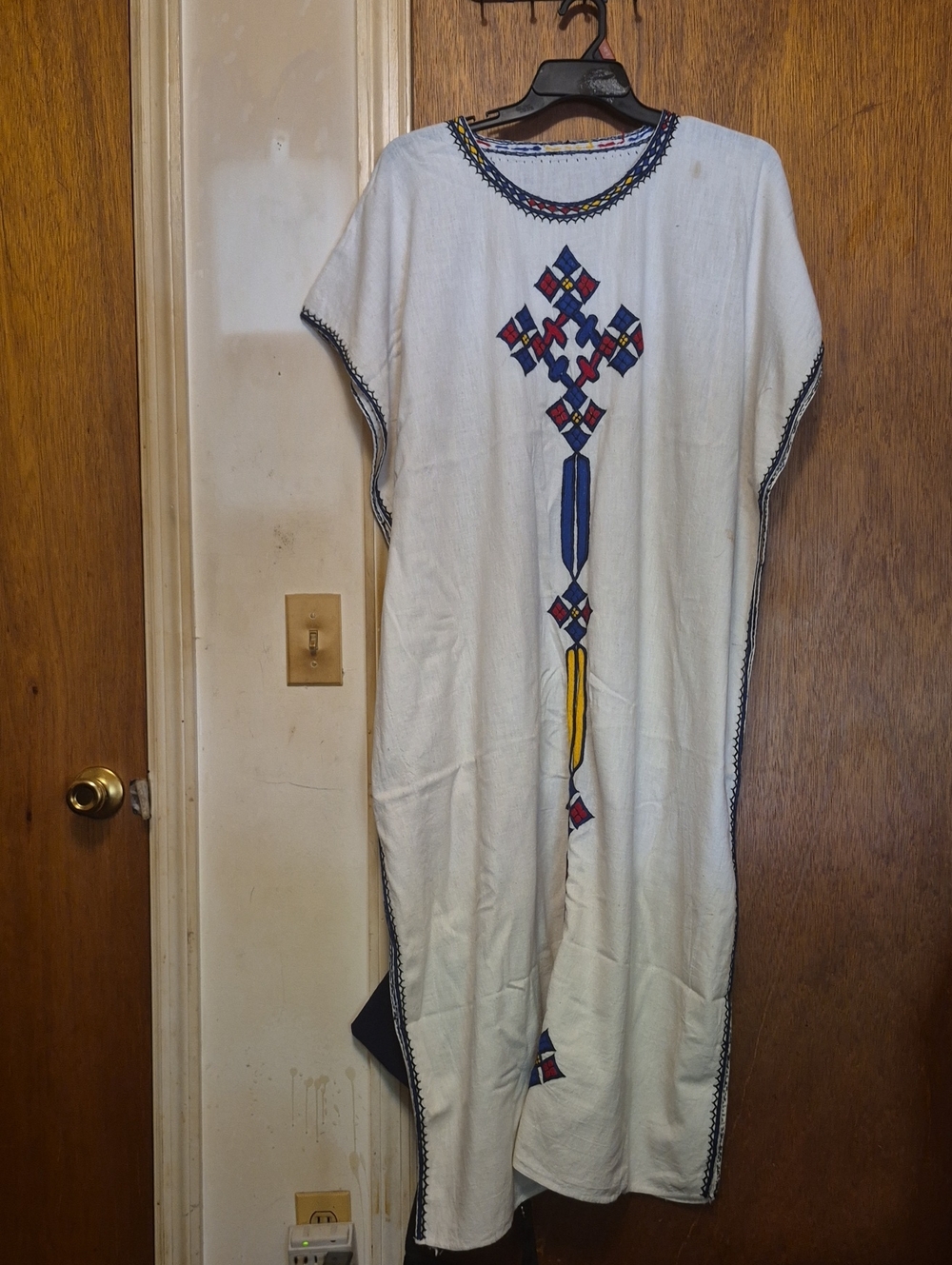 Source Unknown White Embroidered Tunic with Blue and Yellow Accents